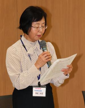 町長さんと語る女性2