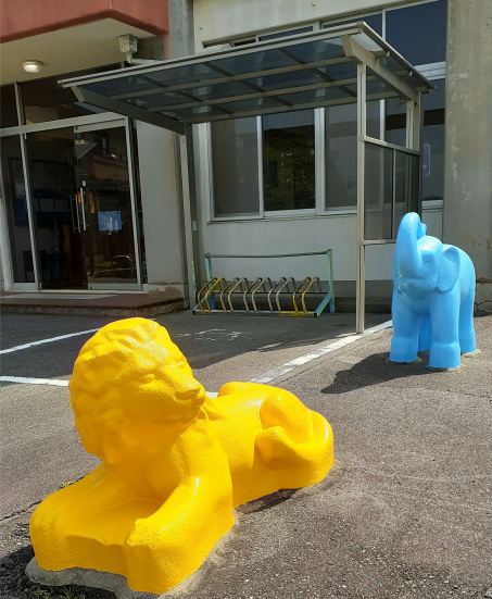 ライオンとゾウ
