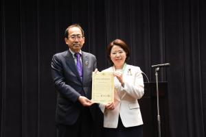 令和６年５月２３日に出席した宣帝翔授与式（内閣府にて）