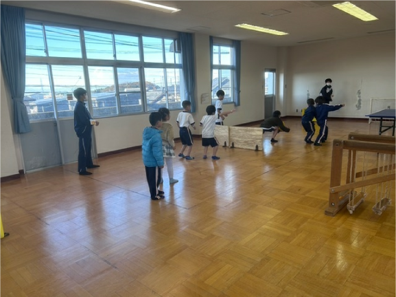 小学生と交流