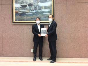 建設局長の鎌田様と町長の写真
